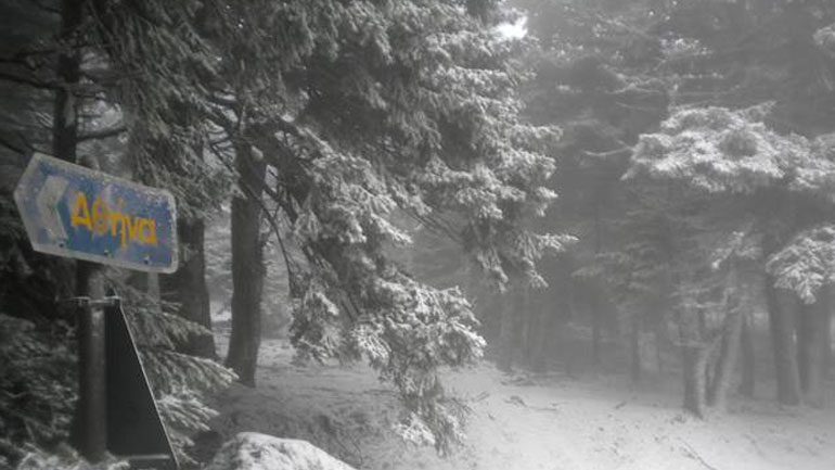 Διακόπηκε η κυκλοφορία των οχημάτων στη λεωφόρο Πάρνηθος Διακόπηκε η κυκλοφορία των οχημάτων στη λεωφόρο Πάρνηθος