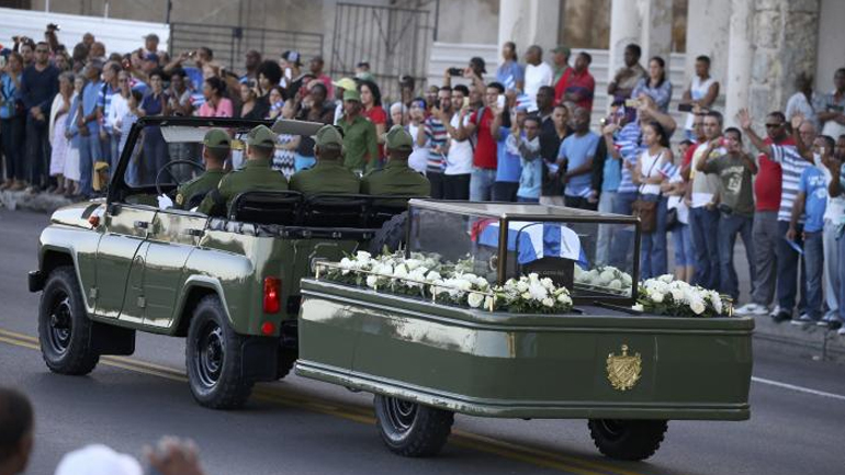 Ξεκίνησε η πομπή που μεταφέρει την τέφρα του Φιντέλ Κάστρο στο Σαντιάγο δε Κούμπα