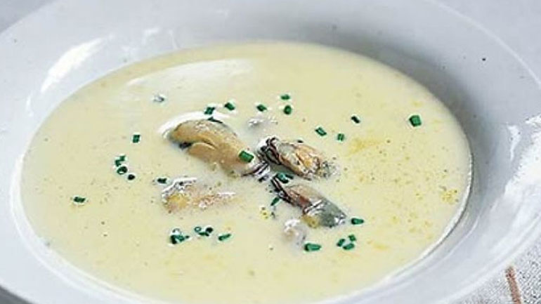Απολαυστική σούπα βελουτέ με μύδια και τζίντζερ