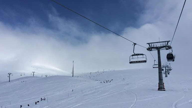 Στρώνει χιόνι στον Παρνασσό