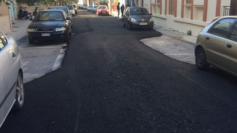 Η απάντηση του δήμου Ρεθύμνου για την περίεργη… ασφαλτόστρωση