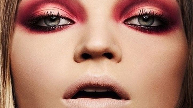 Κόκκινη σκιά για παθιασμένο βλέμμα