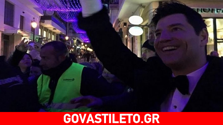 Ο Σάκης Ρουβάς φωταγώγησε το πιο ψηλό δέντρο της Ελλάδας!