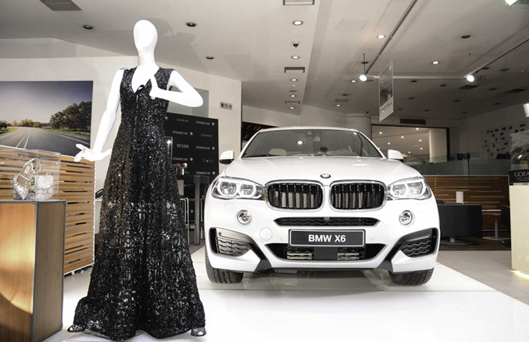 H επιβλητική BMW X6...