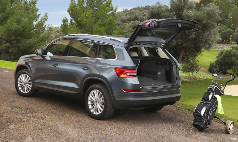 Η πίσω πόρτα ανοίγει με το πάτημα ενός κουμπιού