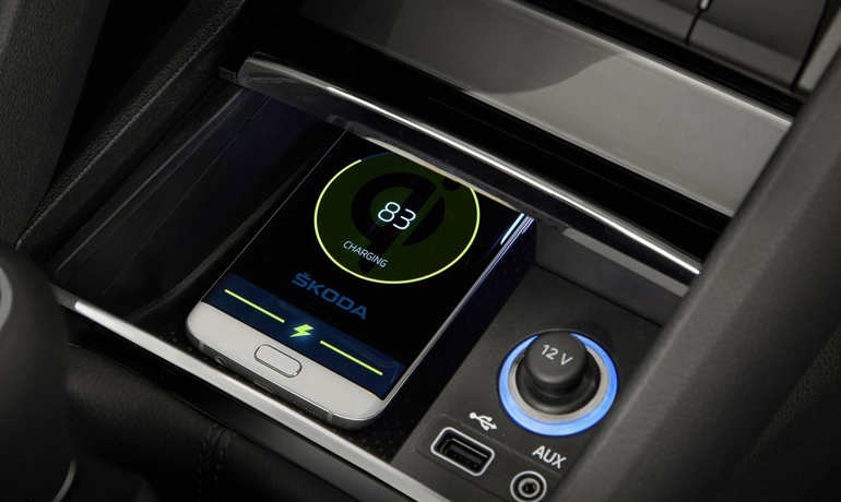 Φορτίζεις ασύρματα το κινητό σου