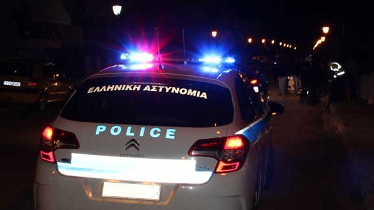 Σταμάτησαν αυτοκίνητο στον Ισθμό, χτύπησαν και έκλεψαν τον οδηγό του
