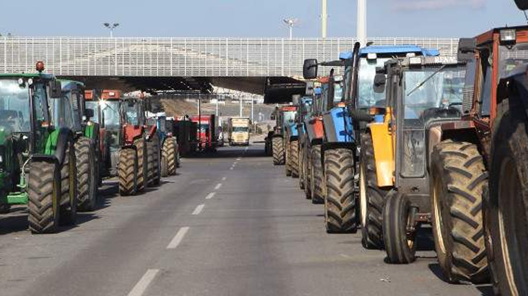 Συμβολικός αποκλεισμός του τελωνείου των Ευζώνων από αγρότες