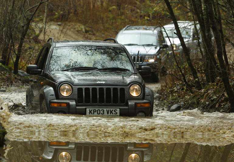 Το ποσό των 1.025 ευρώ θα πρέπει να πληρώσει σε τέλη ο ιδιοκτήτης ενός Jeep Cherokee χωρίς σε αυτό το νούμερο να προσθέσουμε το φόρο πολυτελούς διαβίωσης (αν είναι 10ετίας)... Από την άλλη η αξία του είναι κάτω από 5.000 ευρώ!