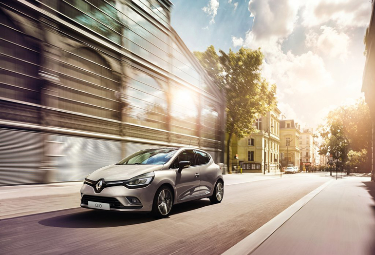 Πέταγε... το Renault Clio τον Νοέμβριο και έτσι η Renault ανέβασε μερίδιο και βρέθηκε στο ΤΟΡ10