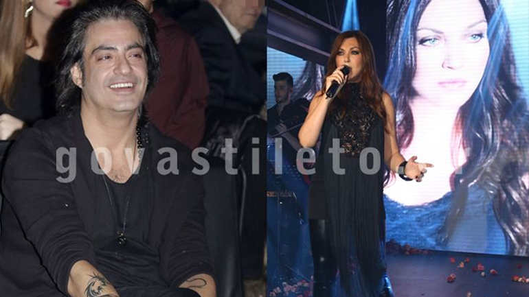 Ο Διονύσης Σχοινάς στο μαγαζί που εμφανίζεται η σύζυγός του, Καίτη Γαρμπή