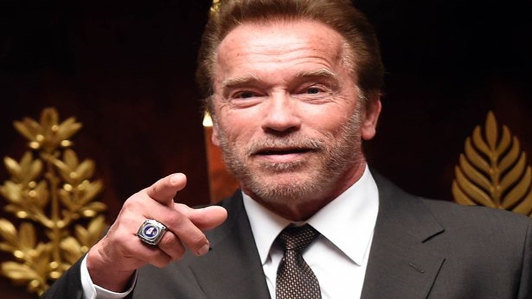 Απρόσμενος… επισκέπτης πήγε ακάλεστος στο τραπέζι του Σβαρτσενέγκερ την ώρα που έπαιρνε πρωινό – Δείτε τι έγινε