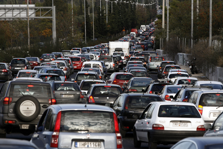 Ο κόσμος αγοράζει τα τελευταία χρόνια πετρελαιοκίνητα οχήματα αφού του δόθηκε κίνητρο. Σε λίγα χρόνια όλες αυτές οι περιουσίες θα πάνε στον βρόντο γιατί κανείς δεν έχει σοβαρό σχέδιο... 