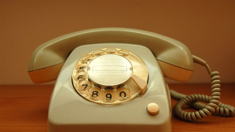 Αναμείνατε στο… ακουστικό σας