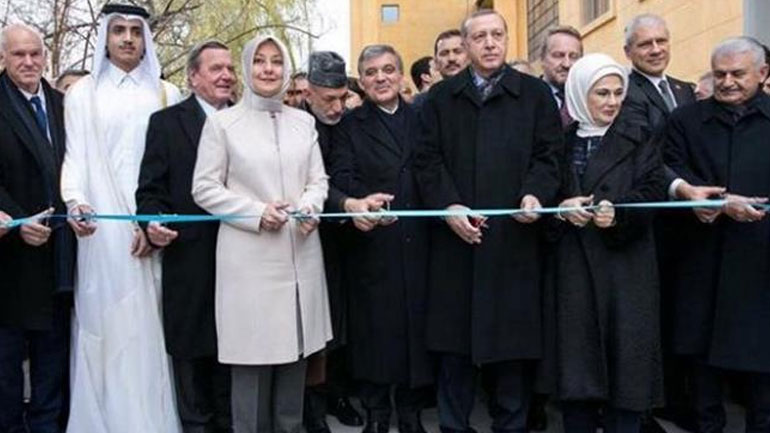 O Παπανδρέου κόβει κορδέλες μαζί με τον Ερντογάν