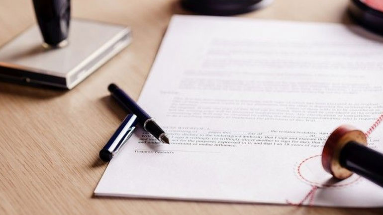 Συνεχίζεται η αποχή των συμβολαιογράφων