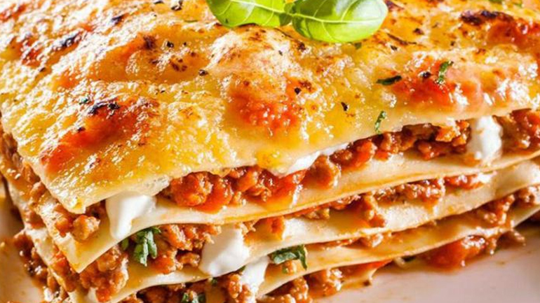 Λαζάνια ραγού μπολονέζ: Δοκιμάστε την παλιά κλασική ιταλική συνταγή