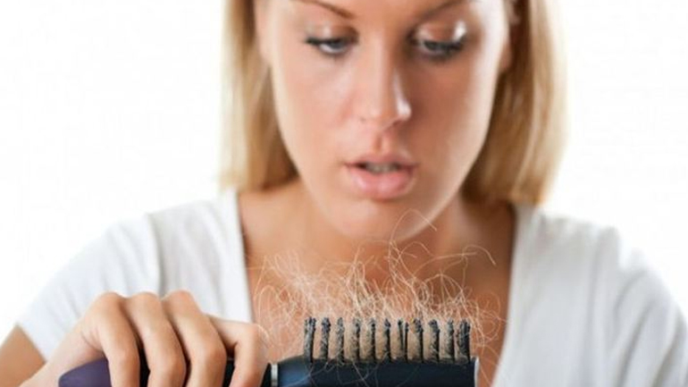 Αυτές είναι οι τροφές που βοηθούν στα προβλήματα τριχόπτωσης
