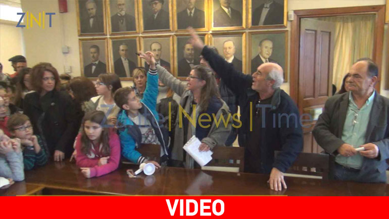 Ζάκυνθος: Ένταση στο δημαρχείο για τα σκουπίδια