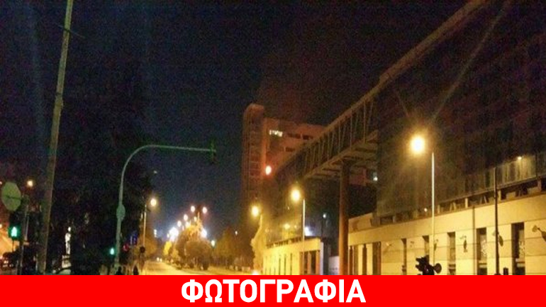 Μαύρος καπνός από κτίριο του ΑΠΘ