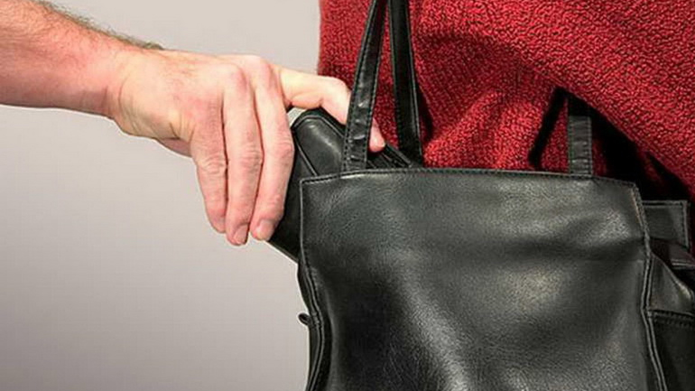 Ναύπλιο: Πορτοφολάδες «χτύπησαν» εκκλησία στον εσπερινό