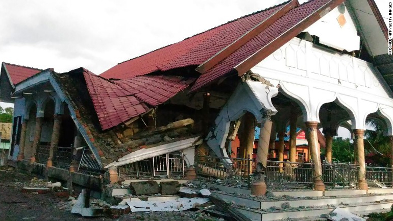 Ινδονησία: Τουλάχιστον 26 νεκροί από τον ισχυρό σεισμό