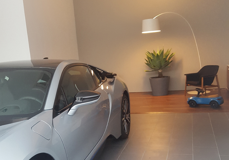 Όταν πηγαίνεις το αυτοκίνητό σου για service το παραλαμβάνεις σε αυτόν τον ειδικά διαμορφωμένο χώρο... 