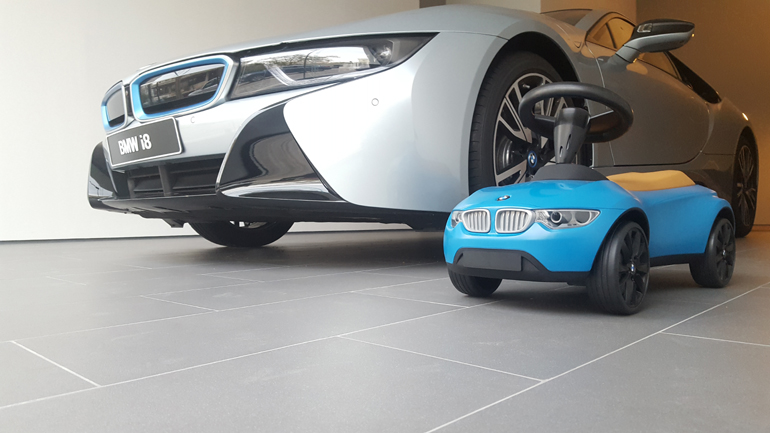 Παιδικό BMW και BMW για... μεγάλα παιδιά! 
