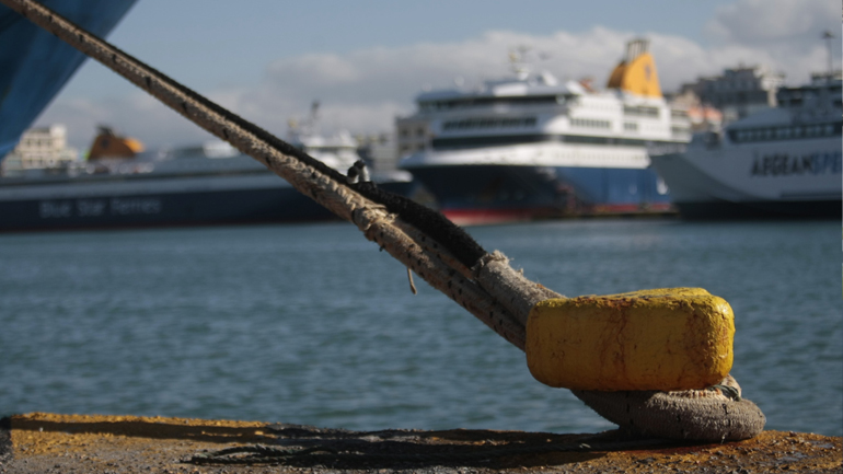 Δεμένα τα πλοία στα λιμάνια