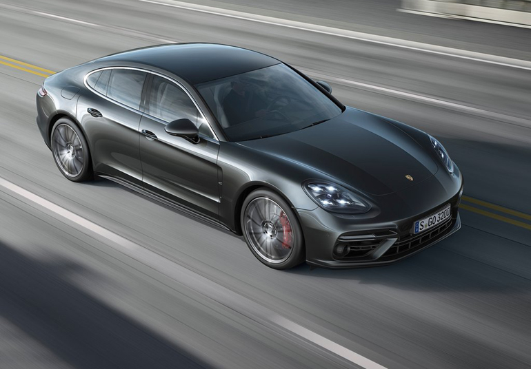 Τον Νοέμβριο ταξινομήθηκε στην Ελλάδα και Porsche Panamera...