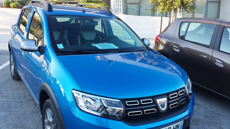 Η ελληνική σημαία πάνω στα αυτοκίνητα που είχαμε στη διάθεσή μας στην Κροατία