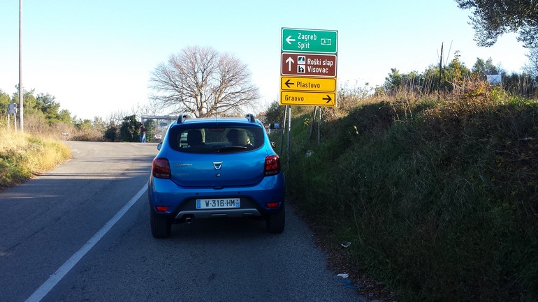 Στον επαρχιακό δρόμο κάπου μεταξύ Σιμπένικ και Σπλιτ