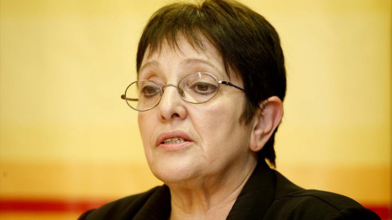 Αλέκα Παπαρήγα: H κυβέρνηση εξαγοράζει συνειδήσεις