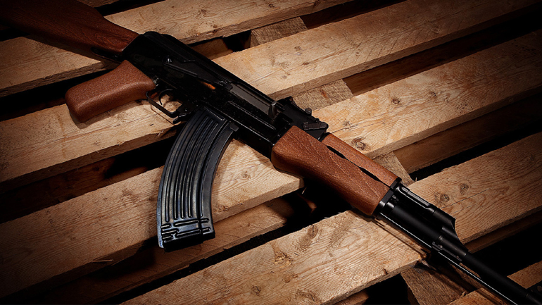 Ρότερνταμ: Συνελήφθη ύποπτος που έφερε καλάσνικοφ και σημαία του ISIS