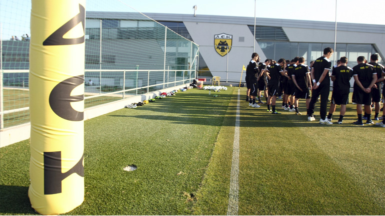 Στο προπονητικό κέντρο της ΑΕΚ οι οργανωμένοι