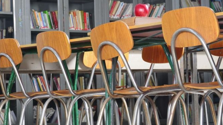 Στα θρανία της Βουλής