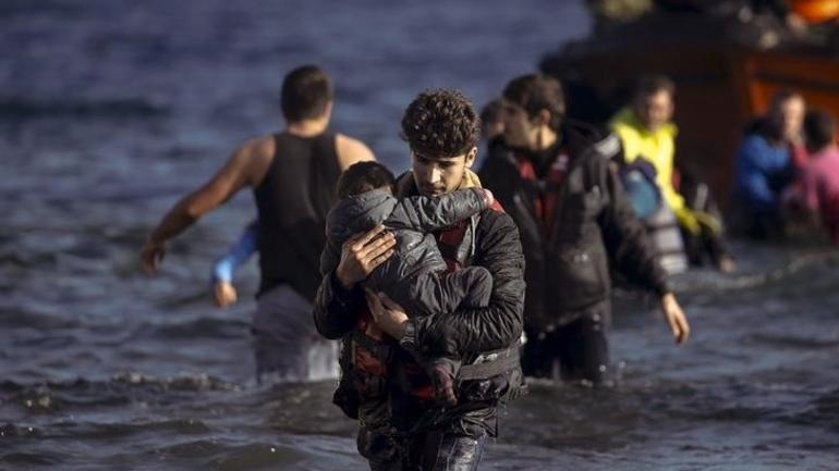 The Guardian: «Η Ευρωπαϊκή Ένωση έχει ανταποκριθεί μόνο στο 5% του στόχου για την επανεγκατάσταση προσφύγων από την Ελλάδα και την Ιταλία»