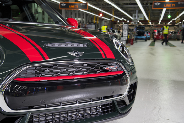 Το συλλεκτικό MINI είναι ένα που φέρει το λογότυπο John Cooper Works...