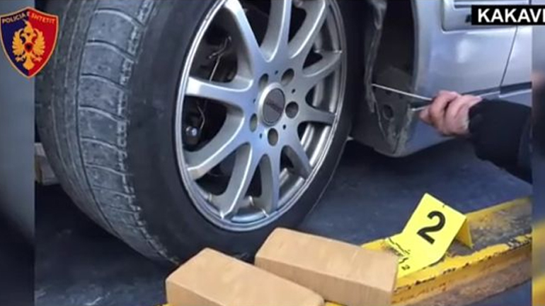 Μπλόκο σε δύο κιλά ηρωίνη πριν περάσουν στην Ελλάδα