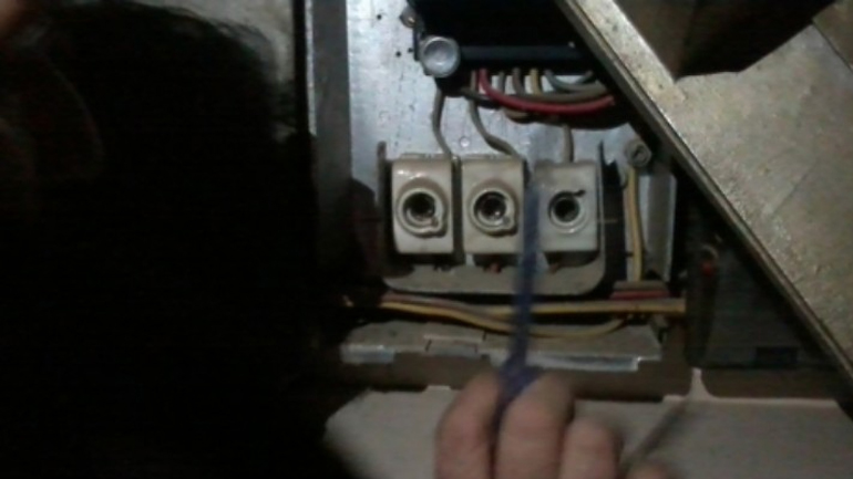 Αφέθηκαν ελεύθεροι πατέρας και κόρη που κατηγορούνται για κλοπή ρεύματος