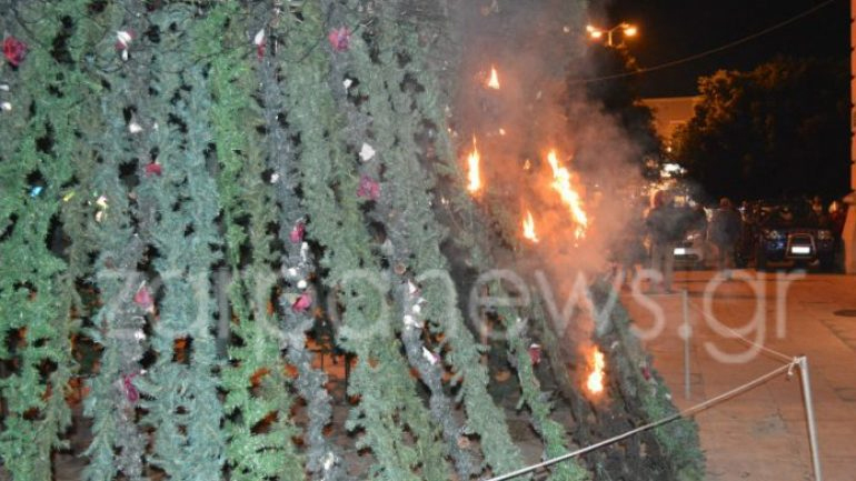 Χανιά: Ανάληψη ευθύνης για τον εμπρησμό του χριστουγεννιάτικου δέντρου