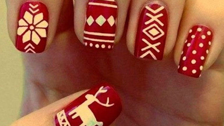 Christmas nails: Το αγαπημένο κόκκινο των Χριστουγέννων