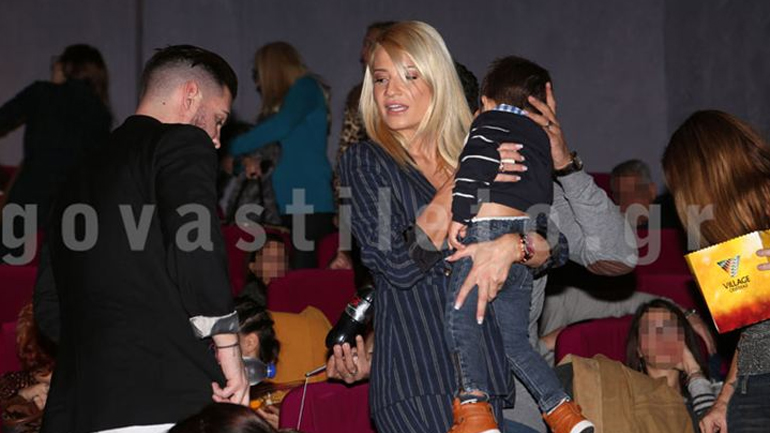 Η Φαίη Σκορδά στον κινηματογράφο με τον γιο της