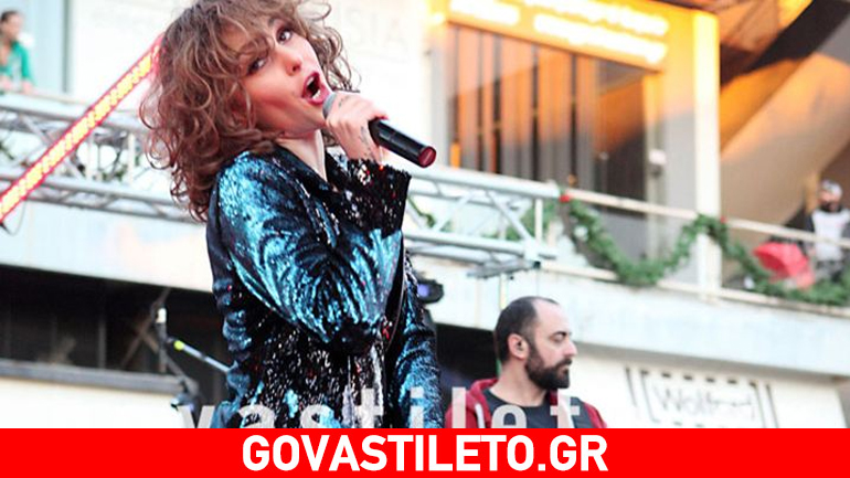 Η εκρηκτική Τάμτα στη φωταγώγηση του Χριστουγεννιάτικου δέντρου στη Κηφισιά