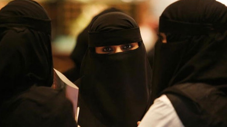 Σαουδική Αραβία: Συνελήφθη γυναίκα που ανήρτησε φωτογραφία της με ακάλυπτο πρόσωπο στο Twitter