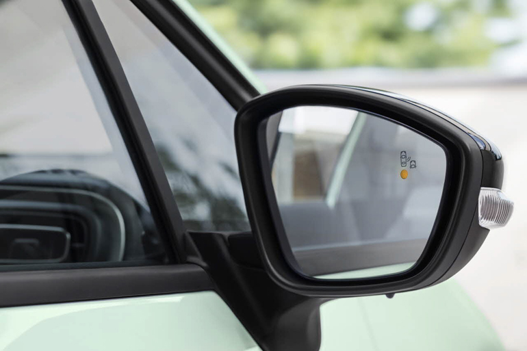 Οδηγείς, δεν βλέπεις τα κρυφά σημεία αλλά το αυτοκίνητο σε ενημερώνει για να γλιτώσεις τα απρόοπτα...