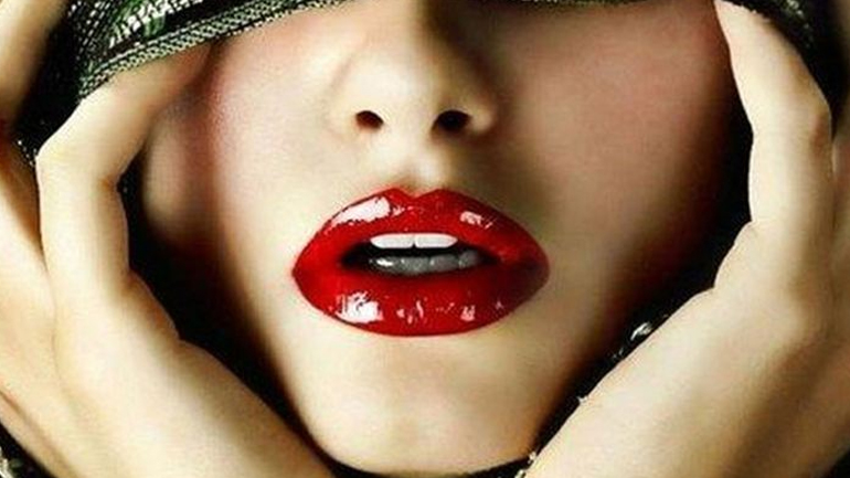 Κραγιόν και ρουζ: Πώς να τα συνδυάσεις σωστά για να πετύχεις το τέλειο look