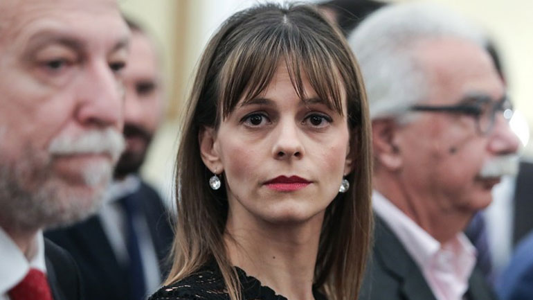 Ο Άι Βασίλης μοιράζει σπίτια…