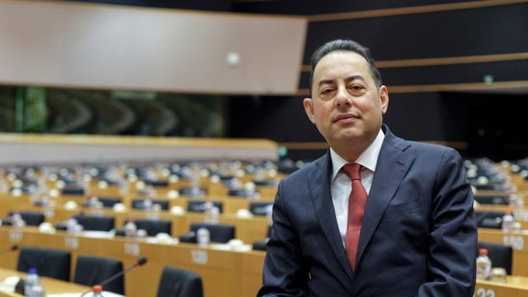 Τζ. Πιτέλα: Ντροπή η απόφαση του Eurogroup για την Ελλάδα