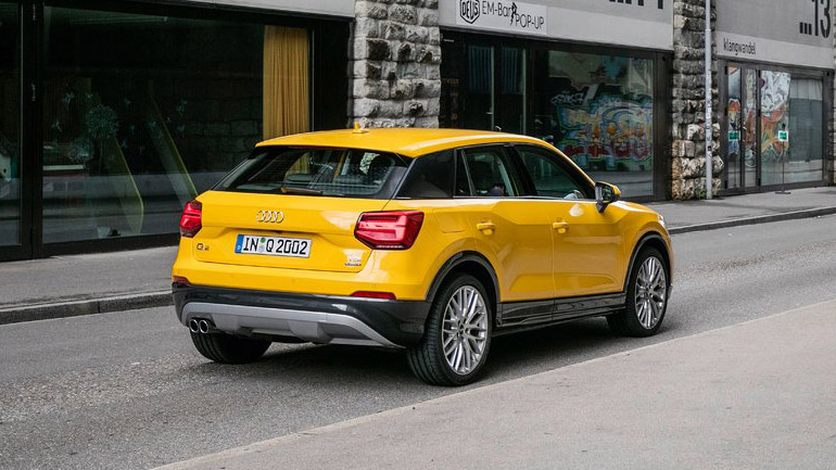 Διατίθεται σε έντονα και νεανικά χρώματα